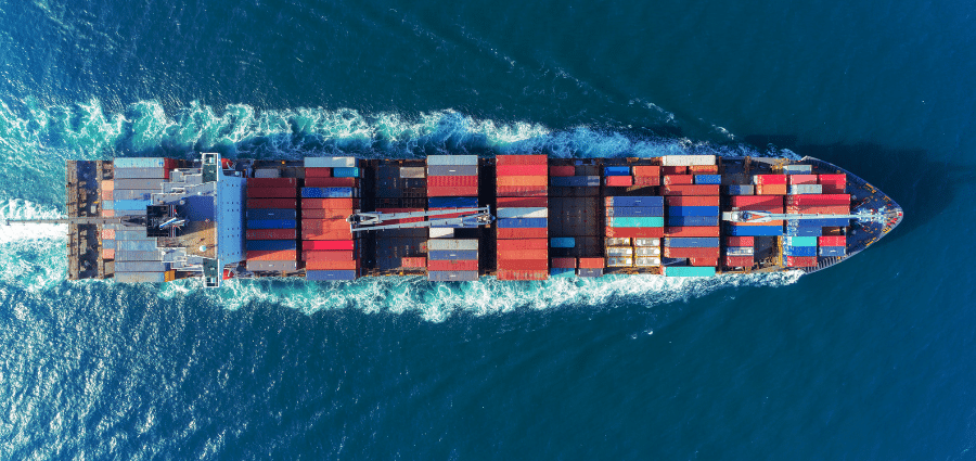 Shipping-Suriyapong Thongsawang via Getty Images Pro, Canva